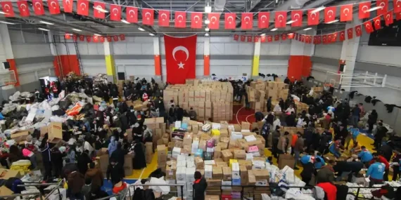 Erciş halkı deprem bölgesi için seferber oldu