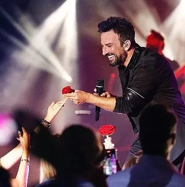 megastar-tarkan-dorduncu-kez-monaco-yildizlar-salonunda