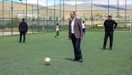 Gürpınar Belediyesinden Okullar Arası Futbol Turnuvası