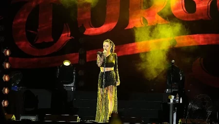 Rock müziğin sevilen isimlerinden Fatma Turgut, önceki akşam Turkcell Vadi’de konser verdi.