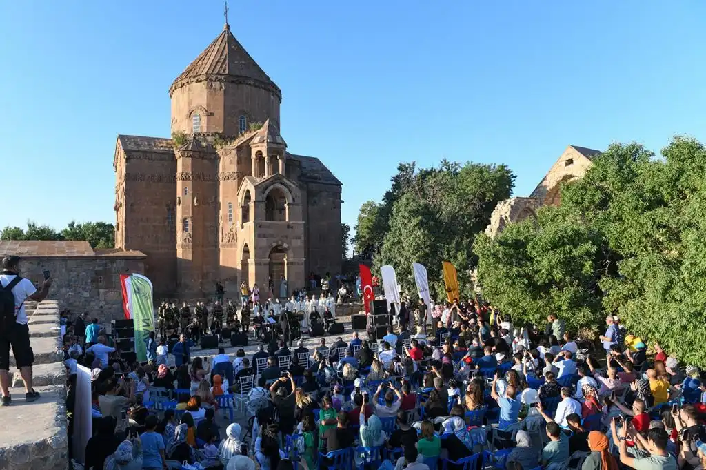 Çok Dilli Konser Büyüledi