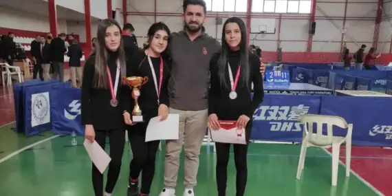 Başkale Kız Masa Tenisi Takımı il ikincisi