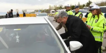 bayraminiz-kemerli-olsun