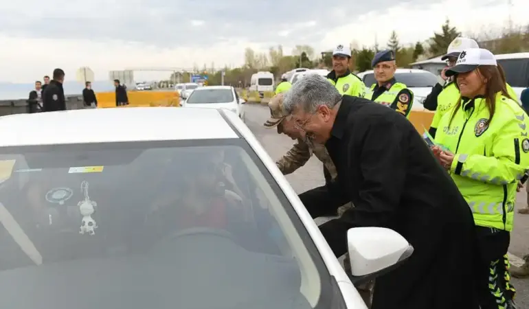 bayraminiz-kemerli-olsun