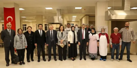Vali Bilmez Üniversiteli Gençlerle İftarda Buluştu