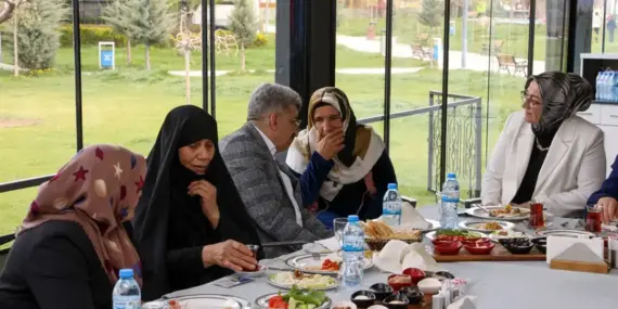 Vali Bilmez ve Eşi Meral Bilmez Şehit Anneleri İle Buluştu