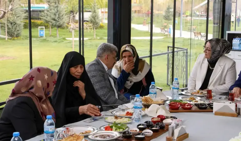 bilmez-meral-bilmez-anneler