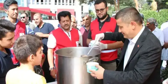 Çatak’ta Aşure dağıtımı