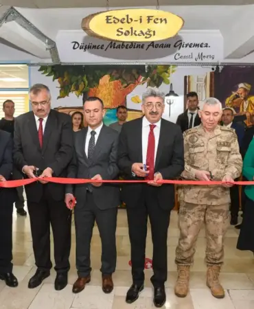 t-telekom-fen-lisesi-kutuphane