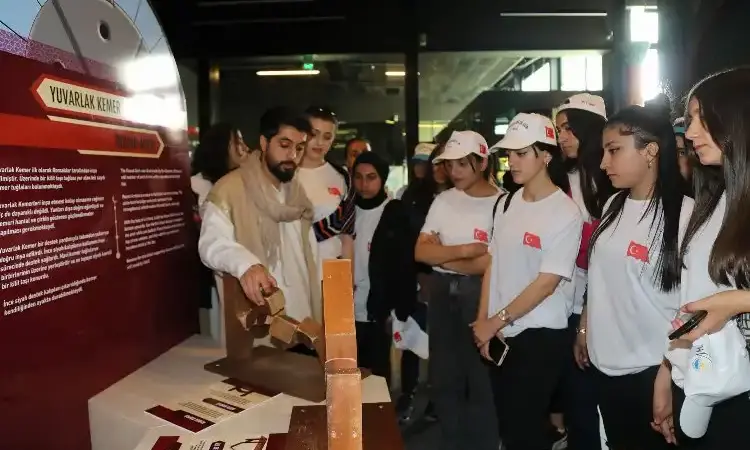 van-da-altin-cag-da-bilim-sergisi-