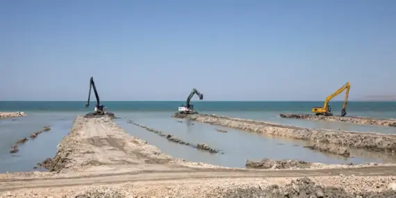 Van Gölü’nden 260 Bin Metreküp Çamur Çıkarıldı