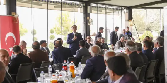 Van Valisi Balcı muhtarlarla bir araya geldi
