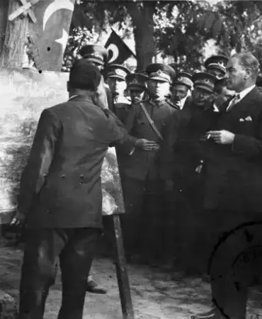 bas-ogretmen-ataturk