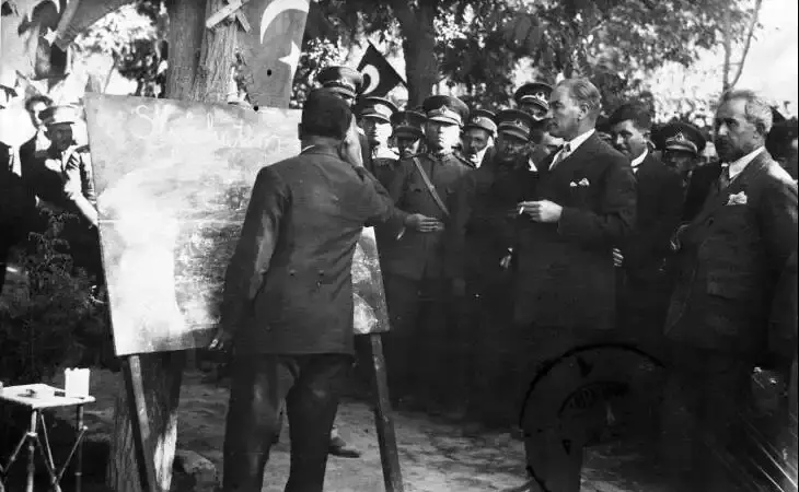 bas-ogretmen-ataturk