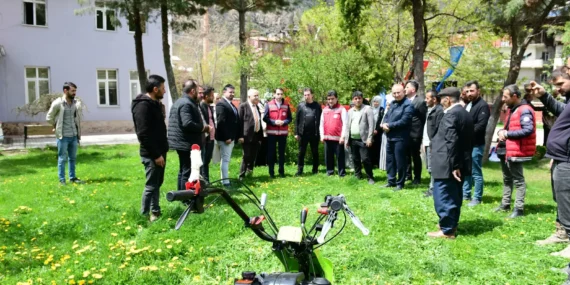 Çatak’ta Çiftçilere makine ve ekipman Dağıtıldı