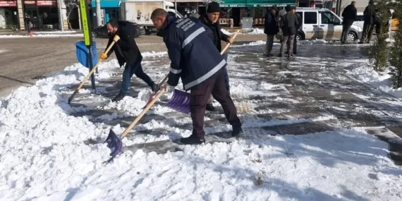 Van’da karla mücadele devam ediyor