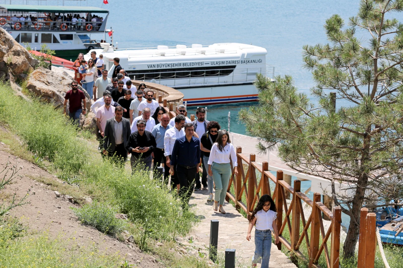 Van'da Deniz Otobüsleri seferlerine başladı