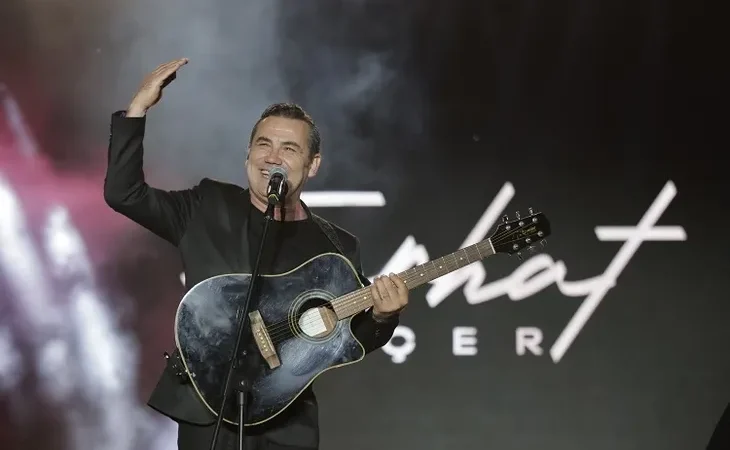 van-kultur-yolu-festivali-ne-ferhat-gocer-ile-kapanis