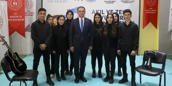 Van’da okullara spor malzemesi dağıtıldı