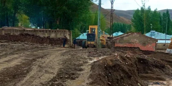 Saray’da etkili yağış sele neden oldu