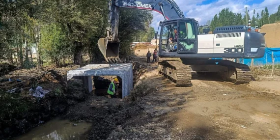 Van’da 13 ilçede yol yapım ve onarım çalışmaları