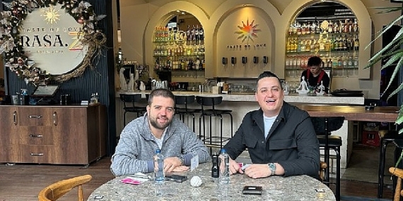 Ata Gönül ve Batuhan Erdem Yaza Veda  Partisi Düzenledi