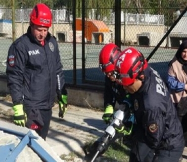 depremin_yil_donumunde_gercegi_aratmayan_tatbikat_h51700_d6d1c