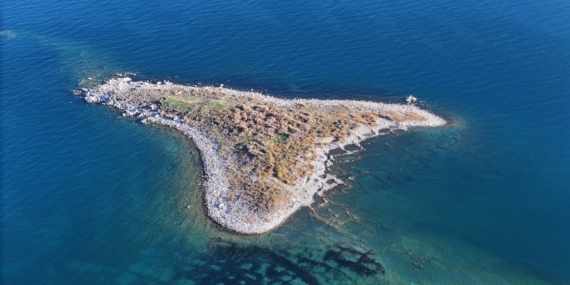 Van Gölünde sular çekildikçe gizem ortaya çıkıyor