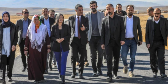 Saray İlçesi köylerine 6,5 kilometre asfalt çalışması