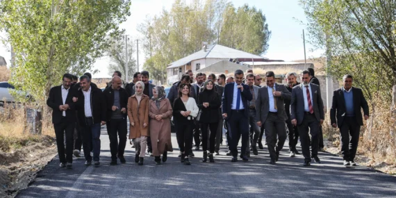 Van’ın Muradiye İlçesi’nde 8 Mahalle yolu asfaltlıyor