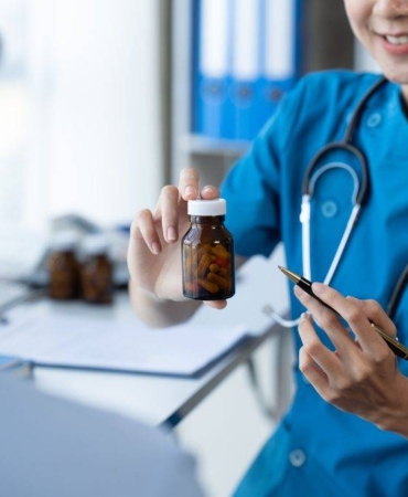 doctor-and-patient-sitting-and-talking-at-medical-2023-11-27-05-12-21-utc-1024x683-1