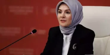 mahinur-ozdemir.webp