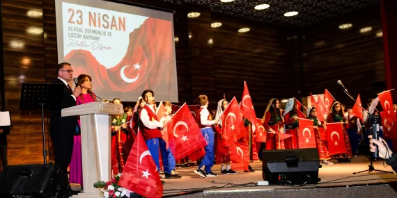 Van’da Kurtuluştan Kuruluşa adlı oratoryo gösterisi