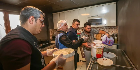 Büyükşehir Belediyesi Zabıta ekiplerinden kafelere denetim