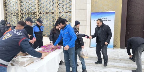 Kars’ta depremde hayatını kaybedenler için mevlit okutuldu