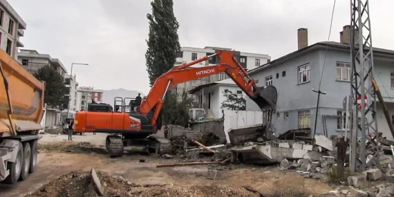 Terzioğlu caddesi yenileme çalışmaları devam ediyor