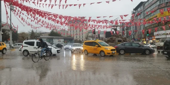 Van’da yağmur yağdı, kent yine sele teslim oldu!