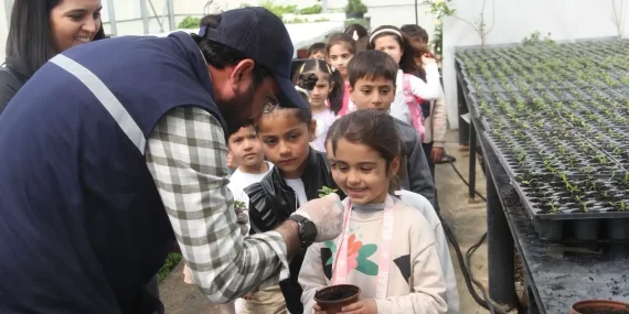 Van’da Anaokulu öğrencilerinden sera ziyareti