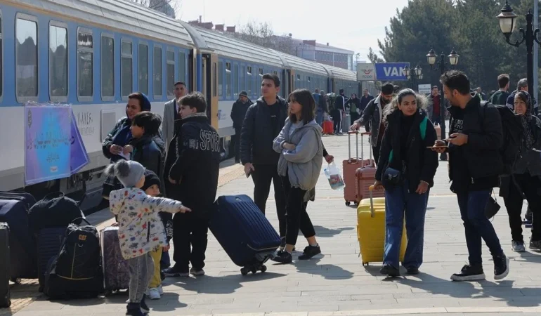 van-tahran-treni-ilk-sefer