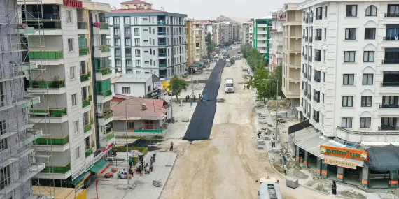 Eski Cezaevi Caddesi’nde asfalt serimi
