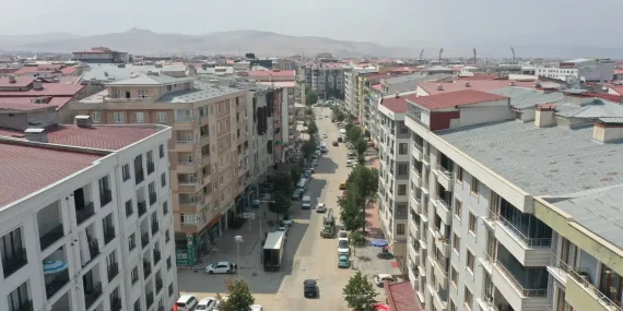 Van’da Suvaroğlu caddesi yenileniyor