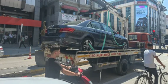 Van’da uygunsuz park edilen araçlar kaldırıldı