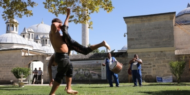 3c79bc4b-d70a-49c5-8f57-9eca2be14ee1-1758796114-870-x750