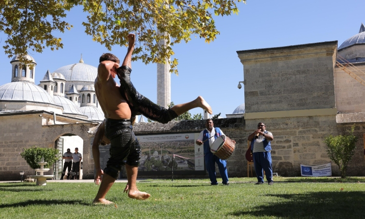 3c79bc4b-d70a-49c5-8f57-9eca2be14ee1-1758796114-870-x750