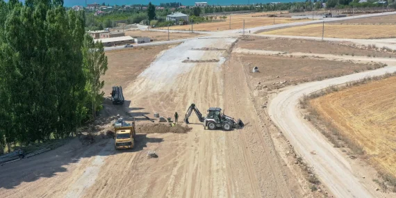 Van’da Elmalık Yolu’nda çalışmalar devam ediyor