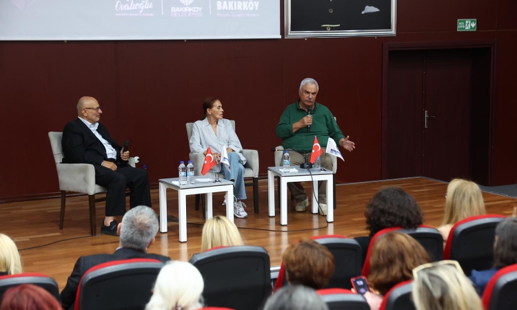 Usta oyuncu Tarık Akan Bakırköy’de anıldı
