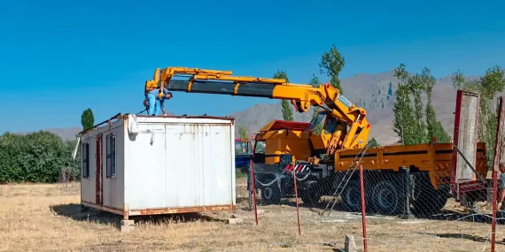 Van’da kaçak yapıların kaldırılma çalışması