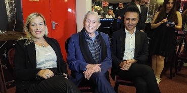 tiyatro-efsanesinden-rekor-haldun-dormen-98-yasinda-yonetmen-koltugunda