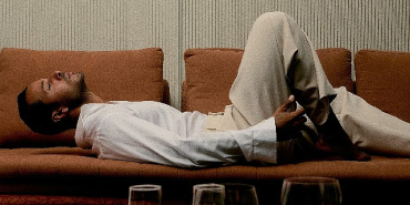 yasar-turanlinin-bodrumda-cektigi-ozel-seri-dunyaya-acildi