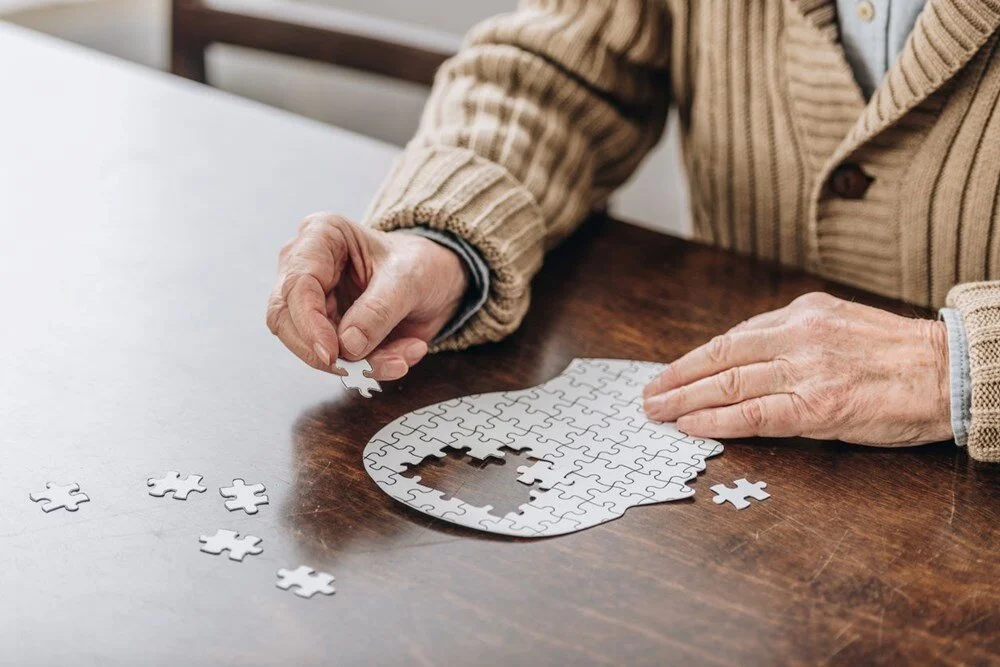 Demans ve Alzheimer Arasındaki Fark Nedir? Detaylı Karşılaştırma
